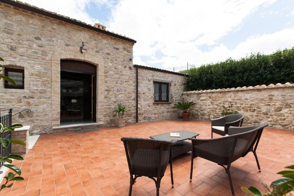 Bed and Breakfast A Casa Nostra Residenza Di Charme Candela Exterior foto